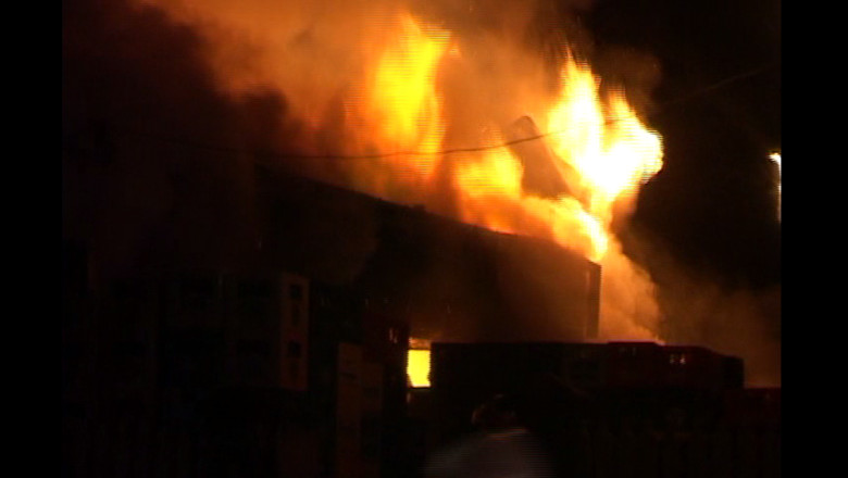 Interventie dificila la un incendiu in Pascani. Pompierii au stins flacarile dupa sapte ore Imagine