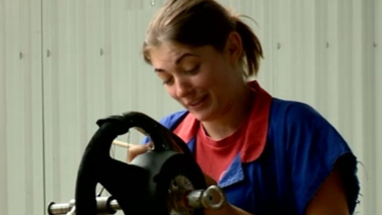 Intr-o comuna de langa Oradea se fabrica volane pentru masini de lux Imagine