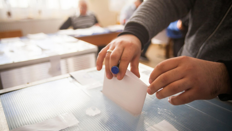 Intr-o sectie din Alba Iulia au fost inversate voturile lui Nicusor Dan si George Simion, anunta primarul Imagine