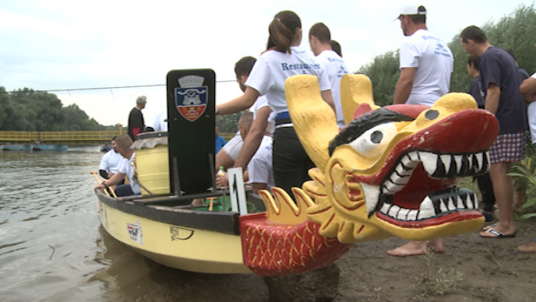 Intrecerea barcilor-dragon  Imagine