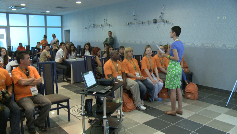 Introducere in lumea antreprenorilor. 32 de elevi din Galati participa in aceasta saptamana la Scoala de Vara de la ArcelorMittal  Imagine