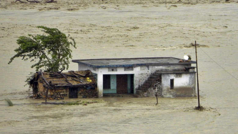 Inundatii catastrofale in India, soldate cu moartea a cel putin 1.000 de oameni Imagine