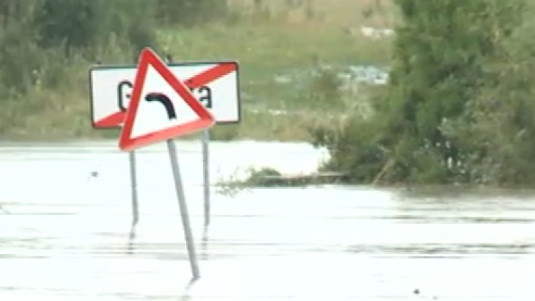 Inundatii cu repetitie la Gataia. Un dig rupt in urma cu noua ani nu a fost reparat nici acum Imagine
