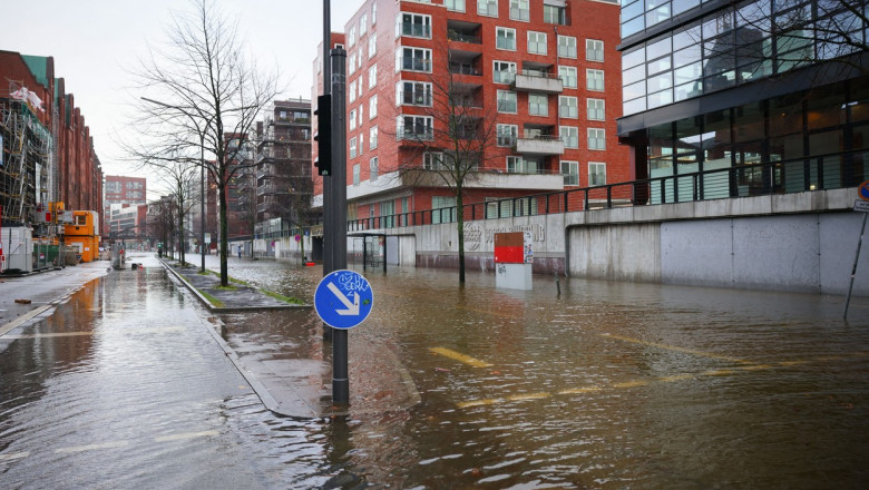 Inundatii de proportii in Germania, dupa o furtuna puternica. Expertii avertizeaza ca nivelul Marii Nordului ar putea creste Imagine