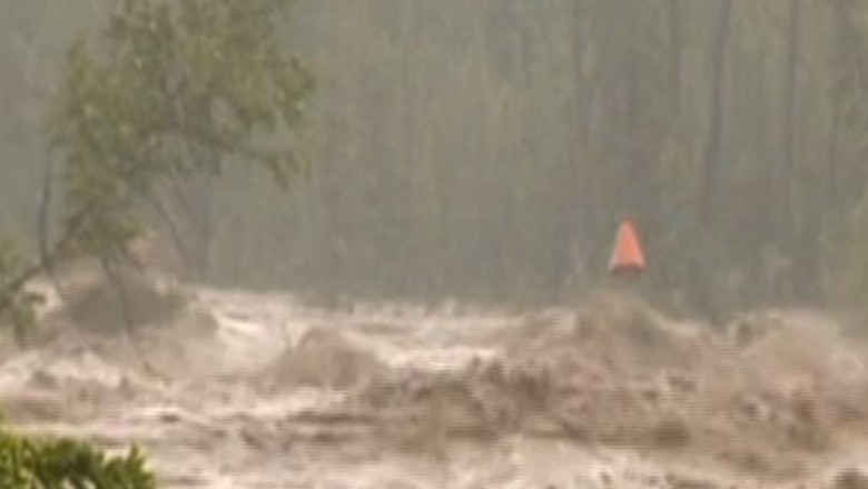 Inundatii devastatoare in Canada. 100.000 de persoane au fost evacuate Imagine