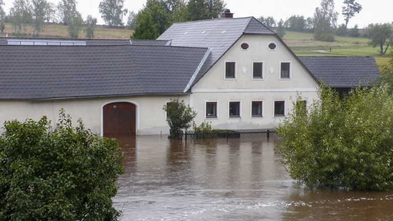 Inundatii devastatoare in Europa: Un pompier a murit in Austria si patru oameni sunt dati disparuti in Cehia Imagine