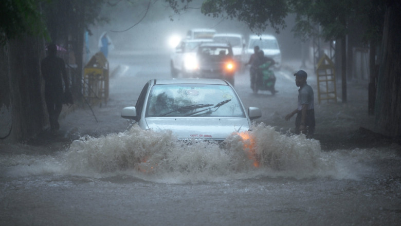 Inundatii devastatoare in India. Cel putin 34 de oameni au murit, in urma unor ploi musonice-record Imagine