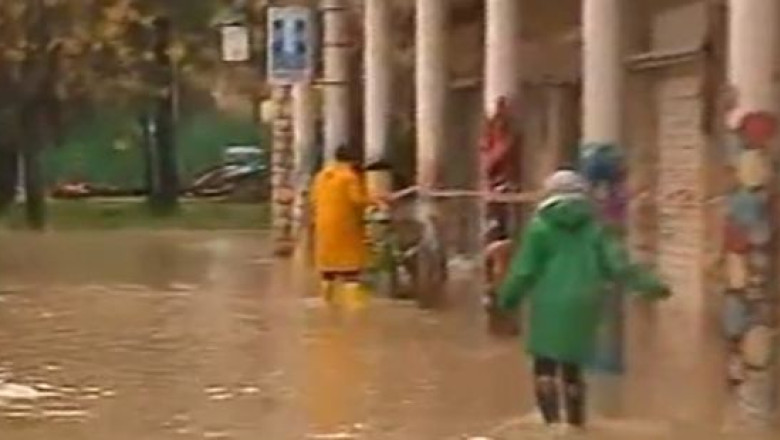 Inundatii devastatoare in Italia. Doi oameni au murit in centrul tarii Imagine