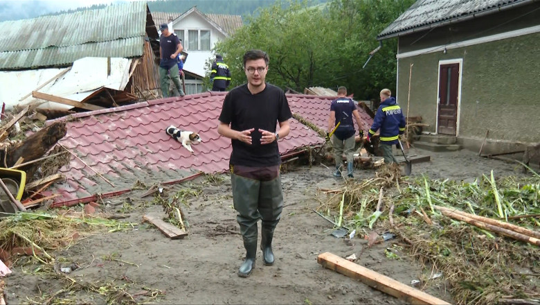 Inundatii devastatoare in Moldova: imaginile dezastrului dupa furtuni. Un caine blocat sub daramaturi, cautat de pompieri Imagine