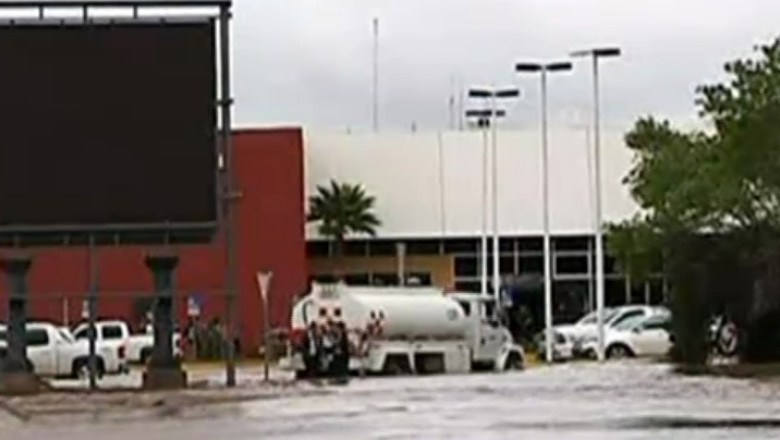 Inundatii in nordul Mexicului. Zeci de oameni au fost salvati cu ajutorul elicopterelor Imagine