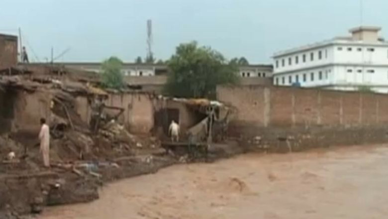 Inundatii in Pakistan. 38 de oameni au murit si alti zeci sunt dati disparuti Imagine