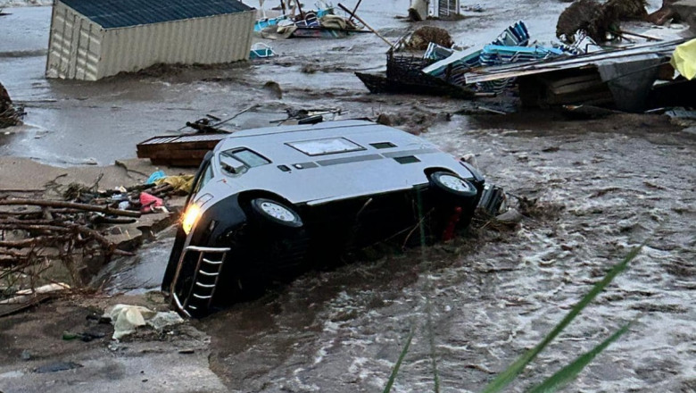 Inundatii masive pe litoral. Ministrul Mediului: „Am fost informat de ANM ca am depasit pericolul si ca vremea se imbunatateste” Imagine