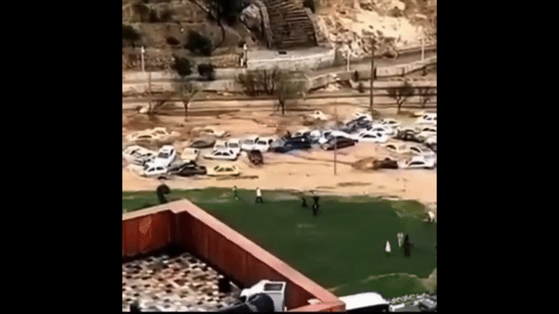 Inundatii puternice in Emiratele Arabe Unite. In cateva ore a cazut o cantitate de apa dubla fata de cea anuala Imagine