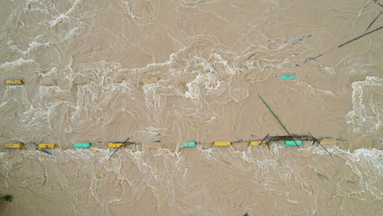 Inundatii puternice in sudul Chinei, din cauza ploilor torentiale. Zeci de mii de persoane au fost evacuate Imagine