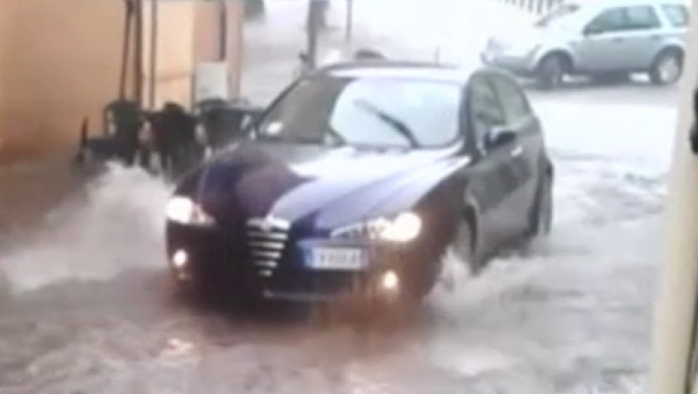 Inundatiile au facut dezastru in Sardinia. Cel putin 16 morti si sute de case distruse in nordul insulei Imagine