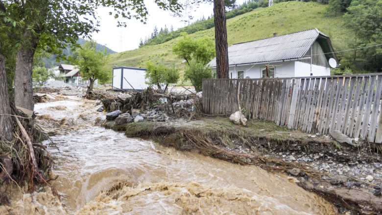 Inundatiile din Moldova: sute de pompieri sunt in continuare la Brosteni. Peste 1.000 de urgente doar in Suceava de pe 27 iulie Imagine