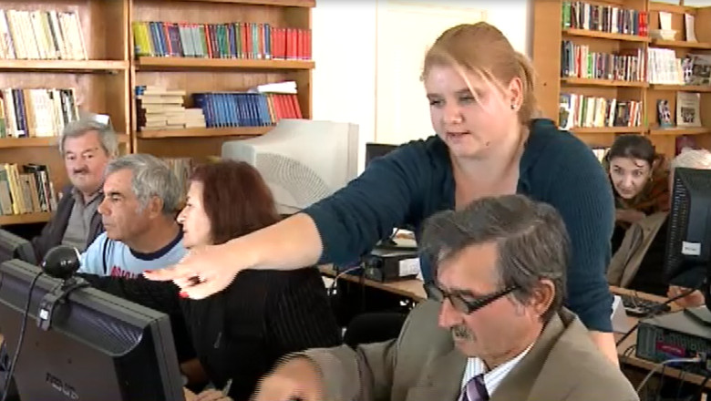 Invata informatica la 60 de ani sa poata vorbi cu nepotii Imagine