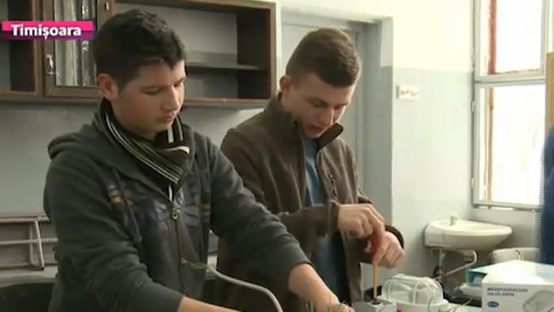 Invata meserie, de pe bancile scolii. Absolventii de clasa a opta vor participa la cursuri de formare in cadrul companiilor Imagine