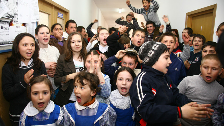Invatamantul romanesc este un esec colectiv. Mai putini elevi, mai putine scoli si buget insuficient Imagine