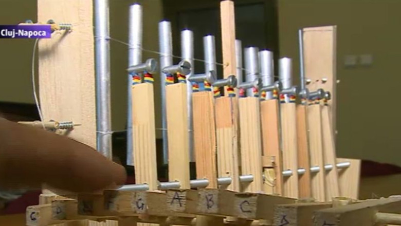 Inventie romaneasca: instrumentul muzical din materiale de constructii Imagine