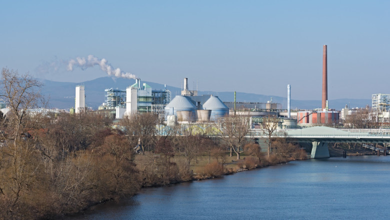Investigatie jurnalistica: 17.000 de zone din Europa sunt contaminate cu poluanti „eterni”. Compusii chimici au ajuns si in corpul uman Imagine