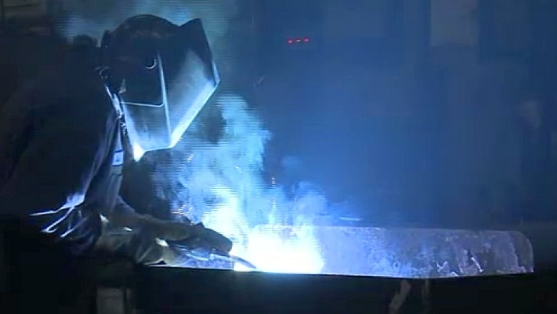 Investitori catre Guvern: Mecanismul de sprijin pentru energia regenerabila seamana cu un credit cu buletinul. Marile combinate risca inchiderea Imagine