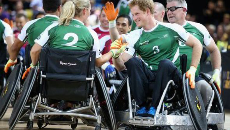 INVICTUS GAMES: Printul Harry al Marii Britanii a jucat rugby intr-un scaun cu rotile Imagine