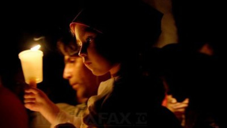 Inviere pe faleza. IPS Teodosie oficiaza Sfanta Evanghelie in 12 limbi  Imagine