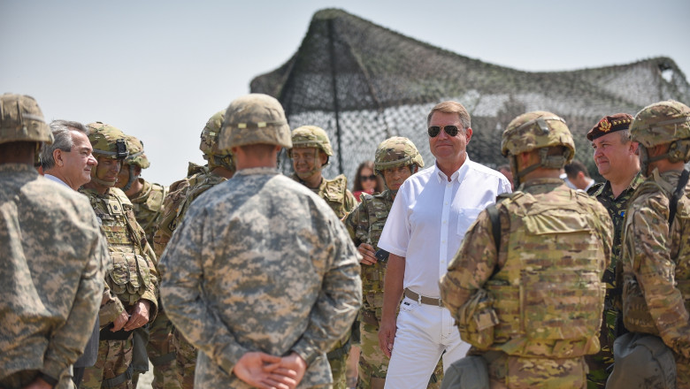 Iohannis: Serviciul militar obligatoriu nu e fezabil. Sunt din generatia care a fost obligata sa faca Armata. Nu mi s-a parut grozav Imagine