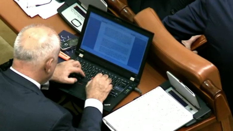 Ion Ariton si Varujan Vosganian, aviz pentru DNA Imagine