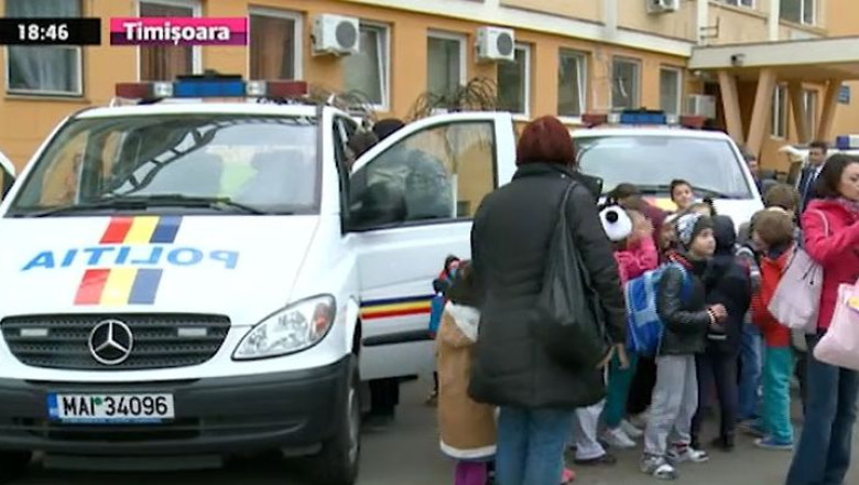 IPJ Timis si-a deschis portile. Cei mici au fost fascinati de aparatura folosita Imagine