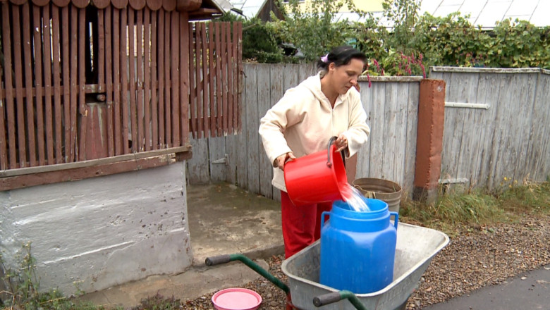 IPOTESTI. O mie de familii, fara apa pentru ca Primaria nu permite furnizorului sa sparga strada ca sa repare avaria Imagine