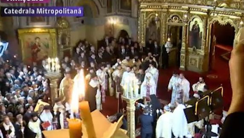 IPS Nicolae Corneanu a fost inmormantat. 5.000 de oameni au luat parte la ceremonie Imagine