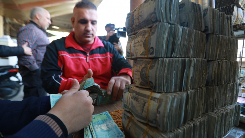 Irak interzice retragerile de numerar si tranzactiile in dolari americani de la 1 ianuarie 2024 Imagine