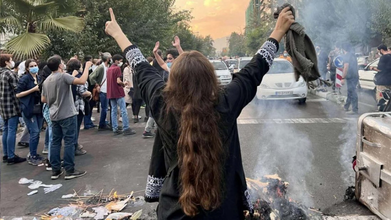Iran vrea sa dea in judecata Instagram si WhatsApp pentru incitare la proteste Imagine
