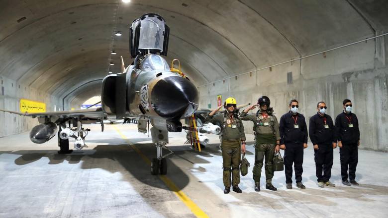 Iranul anunta ca a construit o baza aeriana subterana pentru avioane de lupta cu rachete de croaziera Imagine