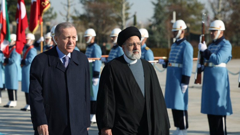 Iranul incearca o „apropiere tactica” de Turcia. Ebrahim Raisi a mers la Ankara sa discute cu Erdogan Imagine
