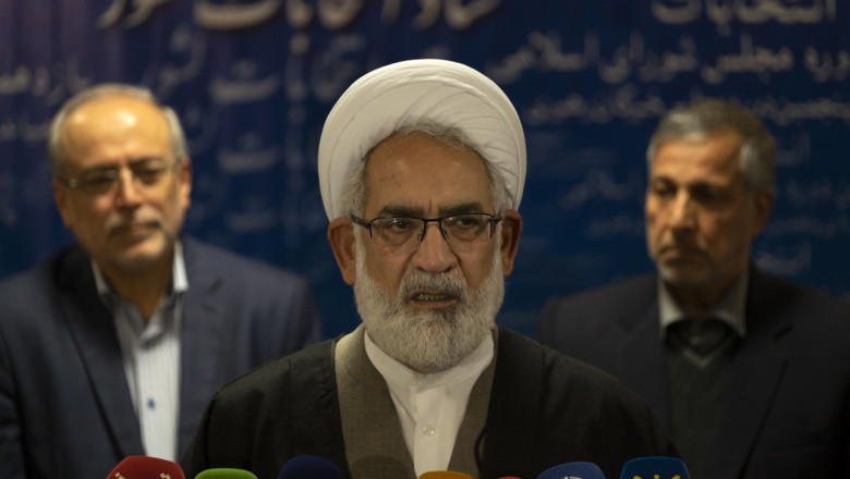 Iranul neaga ca a desfiintat politia moravurilor. Legea hijabului ar putea fi revizuita Imagine