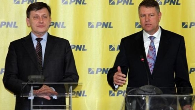 Ironii liberale. Iohannis: „Rolul lui Crin Antonescu va fi foarte important.” Antonescu: „Multumesc, domnule presedinte interimar. Pot sa fac mai mult” Imagine