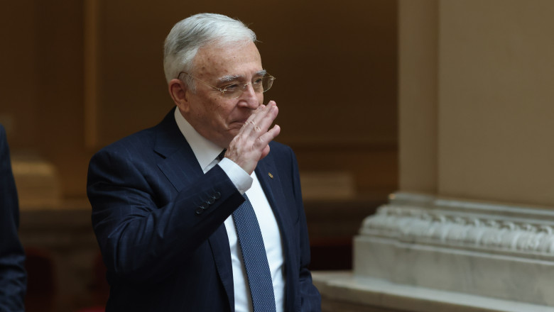 Isarescu: Corectiile fiscale nu-s usoare. Cand eram premier, cei de la MAI m-au intrebat: "Vreti sa alergam dupa hoti pe jos?" Imagine