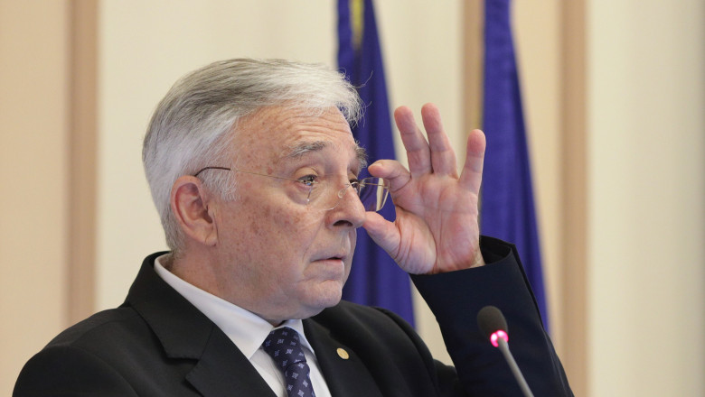 Isarescu, despre gaura din buget: Noi nici nu lucram cu notiuni din acestea. Sunt usor obscene Imagine