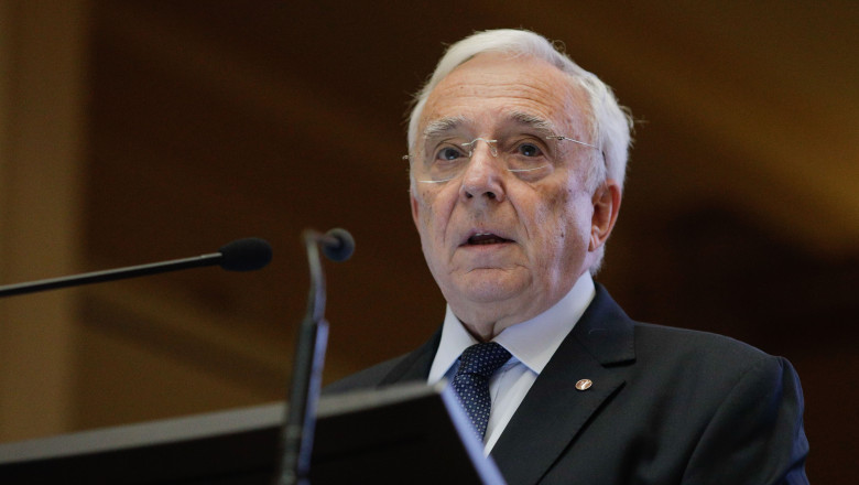 Isarescu: „Nu e cazul sa se deprecieze cursul, pentru ca avem o gramada de tensiuni”/ „Un razboi comercial SUA-UE va crea recesiune” Imagine