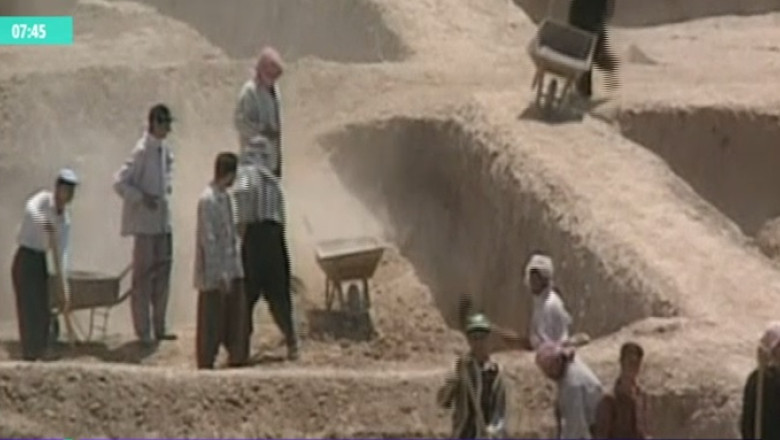 ISIS distruge alte artefacte antice, in Irak Imagine