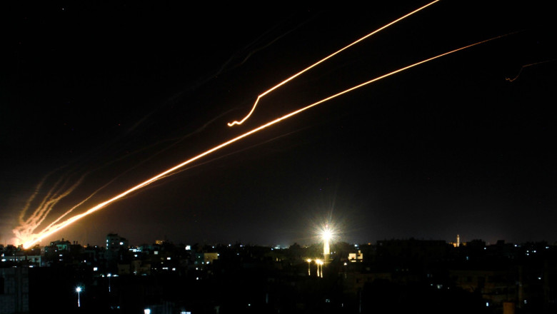Israel a ucis un lider al Jihadului Islamic in Fasia Gaza. Sute de rachete lansate de palestinieni in ultimele zile Imagine