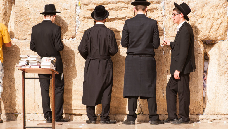 Israel: Din ce in ce mai multi evrei ultraortodocsi primesc ordine de recrutare. Armata anunta o crestere cu 24% a incorporarilor