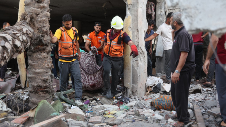 Israelul a bombardat o scoala din Gaza, unde sustine ca se adaposteau teroristi. Hamas anunta un bilant de peste 100 de morti Imagine