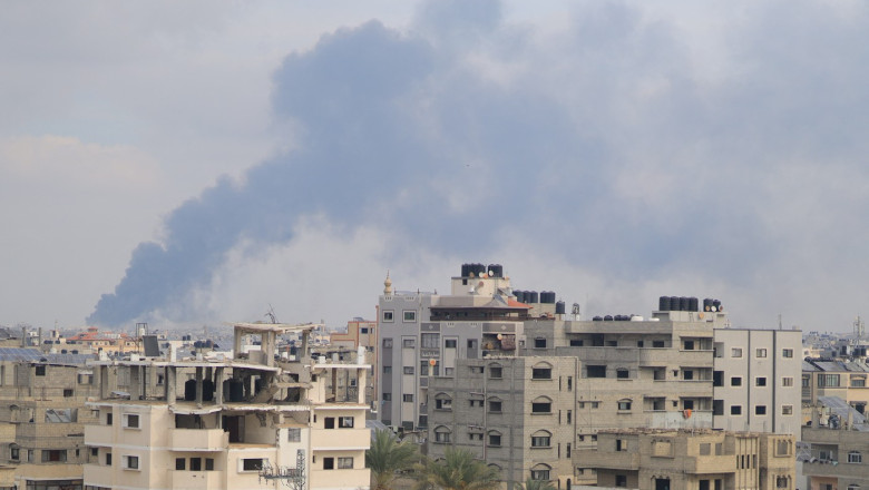 Israelul a ucis cel putin 66 de palestinieni, in Gaza, dupa ce a lovit un oficiu postal folosit ca adapost Imagine