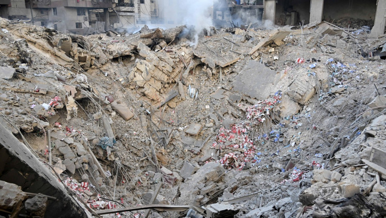 Israelul ii avertizeaza pe libanezii care au fugit de teama atacurilor aeriene sa nu se intoarca acasa, pentru ca urmeaza noi lovituri Imagine