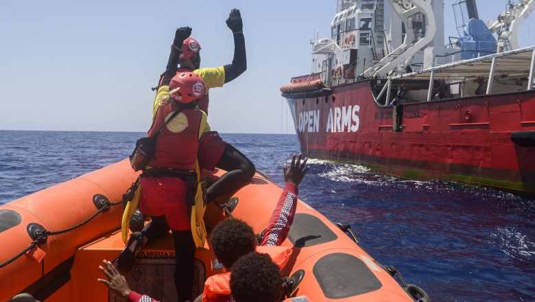 Italia a sechestrat o nava spaniola care salva migranti in Marea Mediterana Imagine