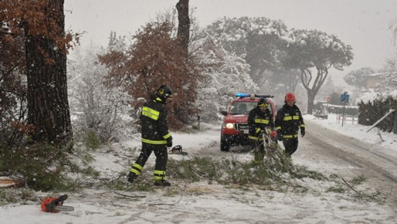 Italia, afectata de ninsori, frig, furtuni si inundatii. Scolile din multe orase au fost inchise Imagine